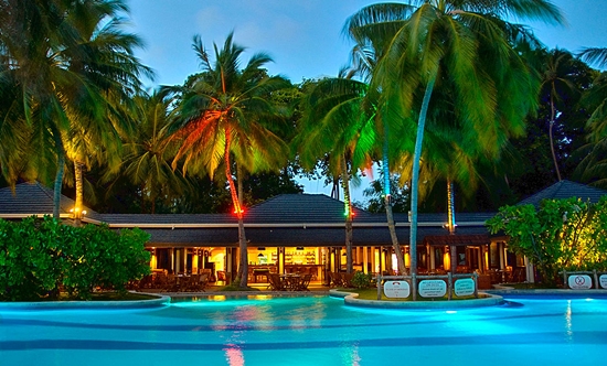 Boli Bar przy basenie Royal Island Malediwy