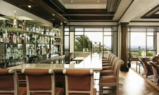 Vivanta by Taj Bentota bar