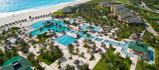 Wille przy play i w ogrodzie Iberostar Cancun