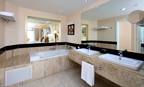 Przykadowa azienka w Junior Suite Deluxe