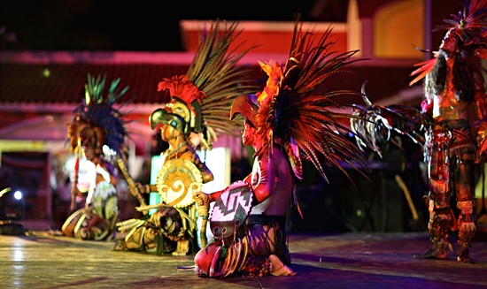 Program wieczorny w kompleksie Bahia Principe na Riwera Maya