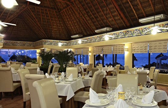 Restauracja a`la carte w Luxury Bahia Principe Akumal