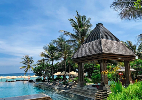The Ritz-Cartlotn Bali basen przy play
