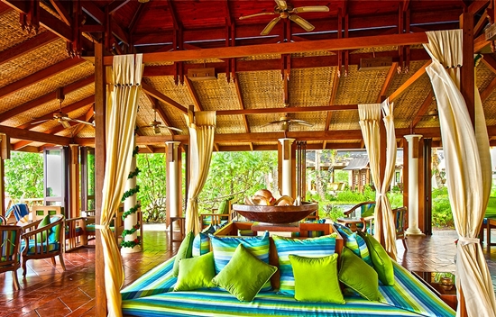 Bar w Royal Island Resort Malediwy
